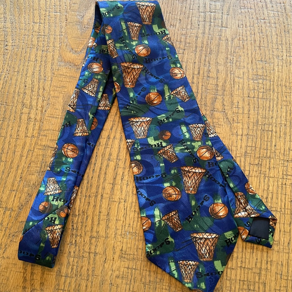 Basketball tie
